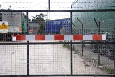 Thin Barrier Boards for Mesh Fencing (3926379102242)